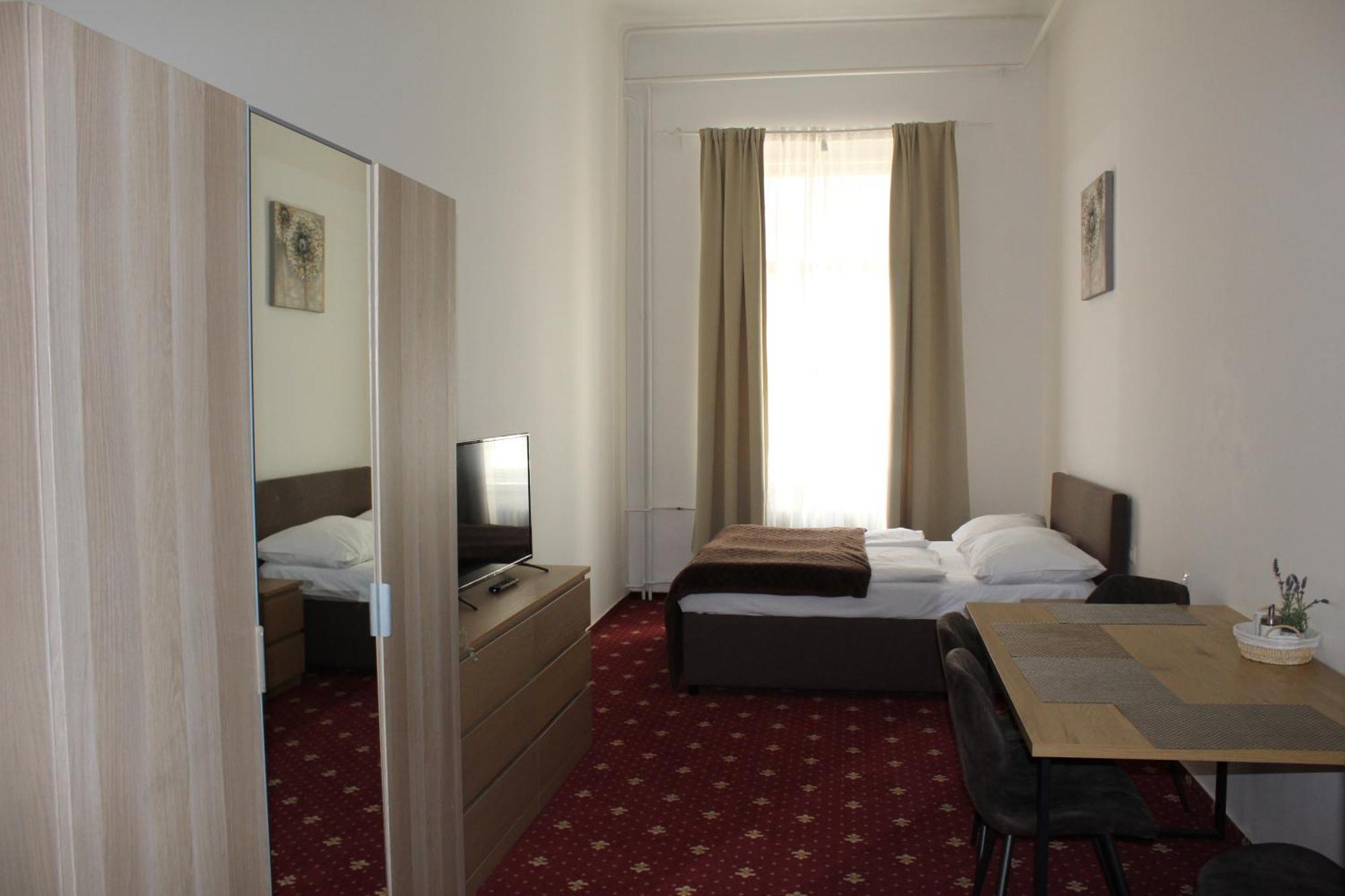 Sokolska Appartement Praag Buitenkant foto