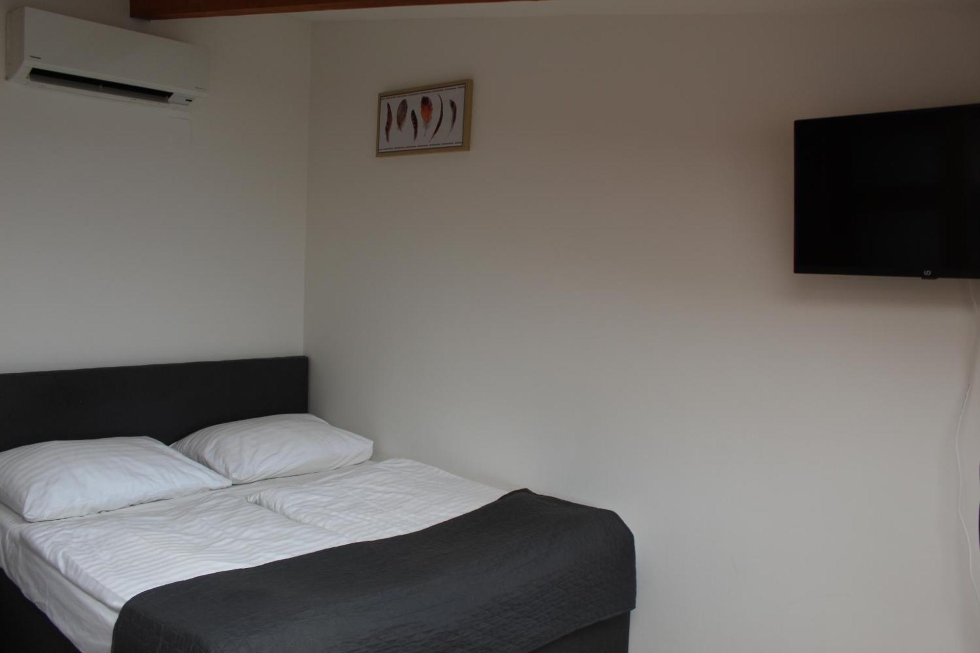 Sokolska Appartement Praag Buitenkant foto