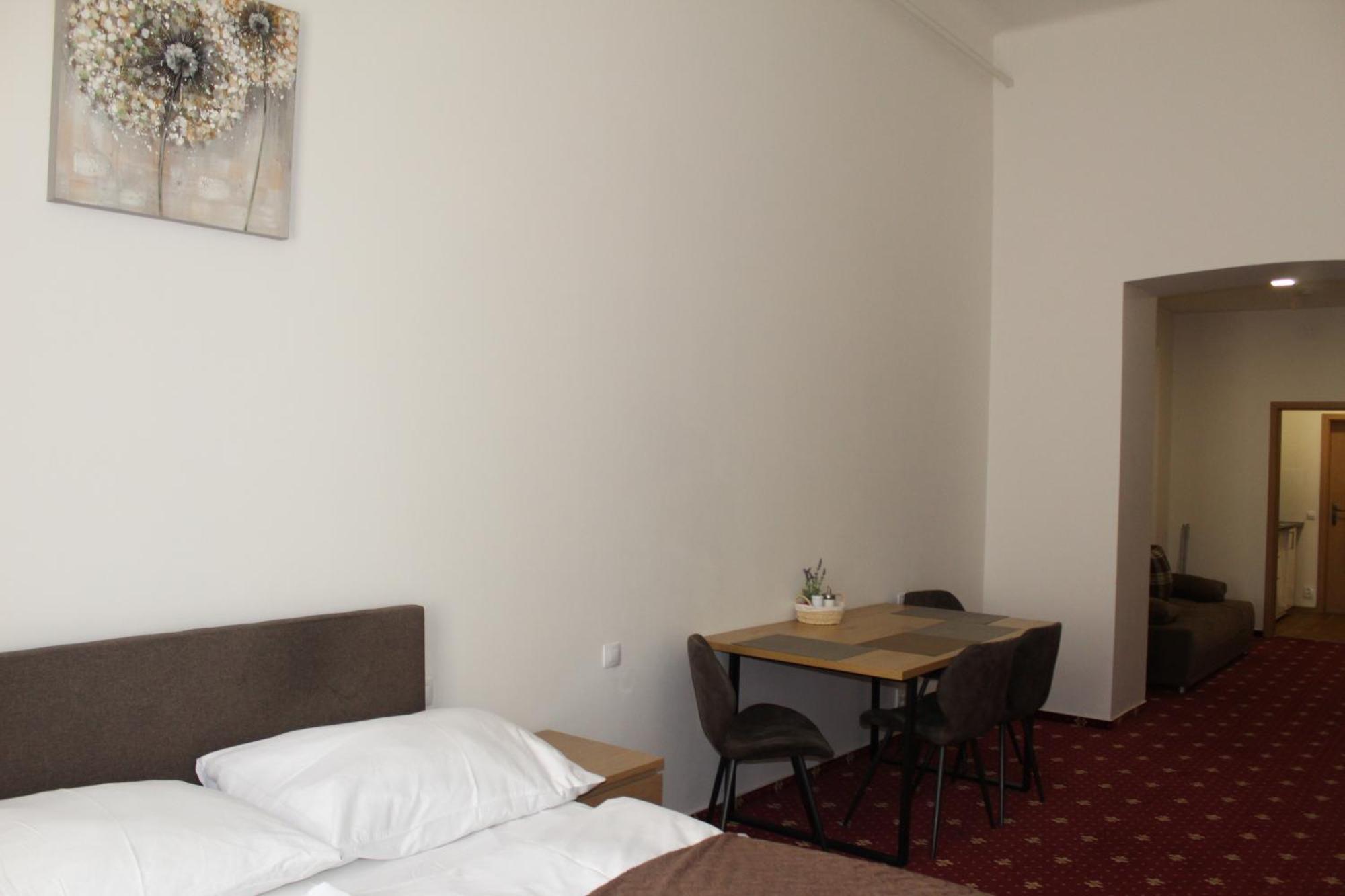 Sokolska Appartement Praag Buitenkant foto