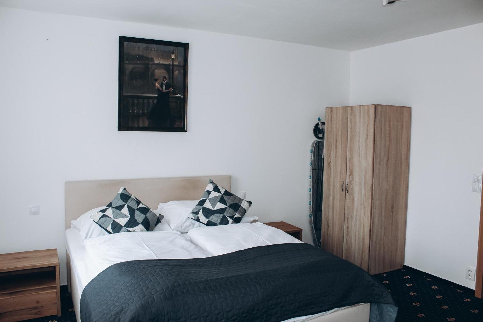 Sokolska Appartement Praag Buitenkant foto