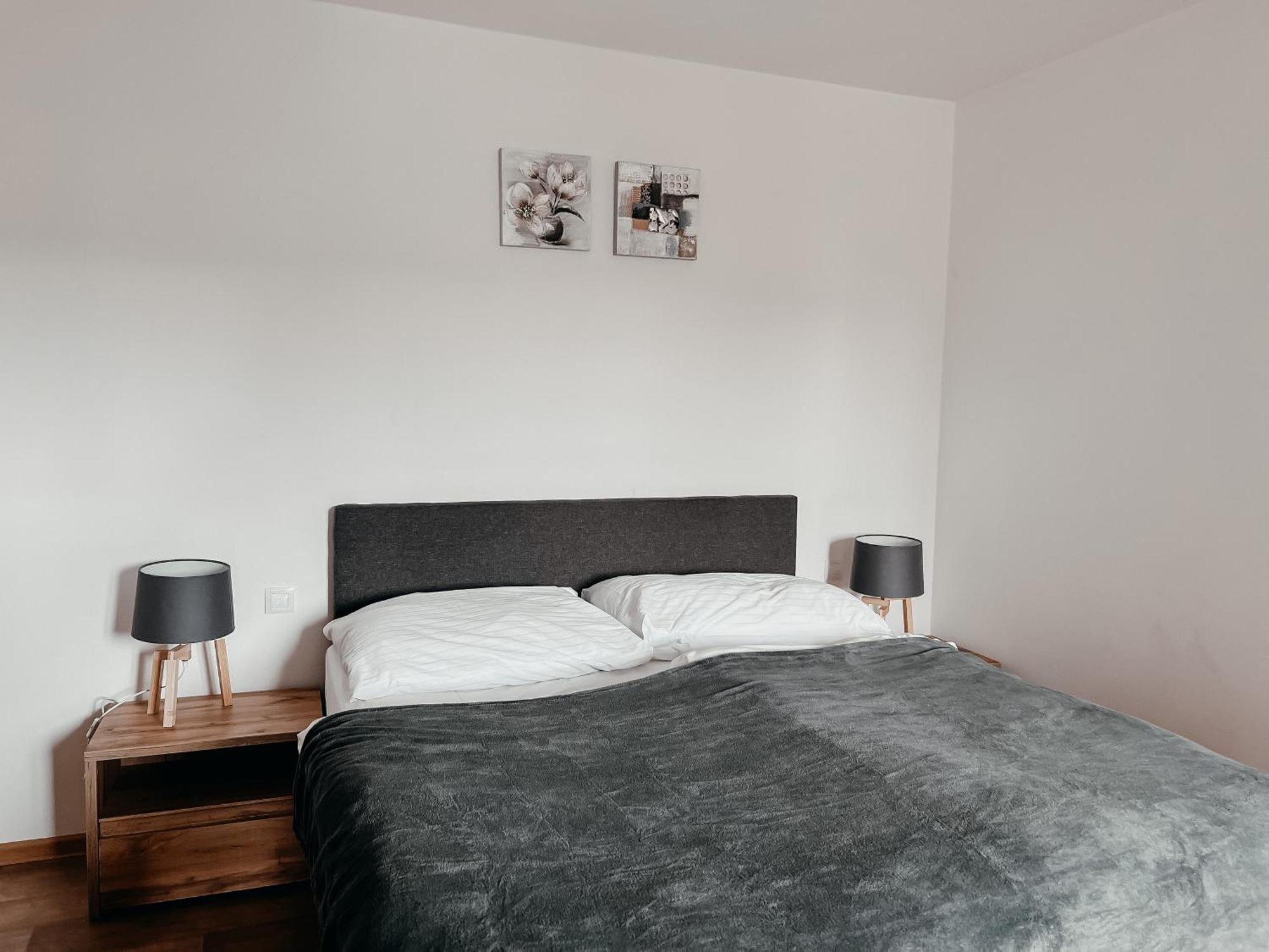 Sokolska Appartement Praag Buitenkant foto